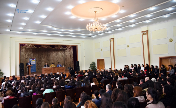 В АрГУ началась международная научная конференция, посвященная 30-летию Арцахского движения