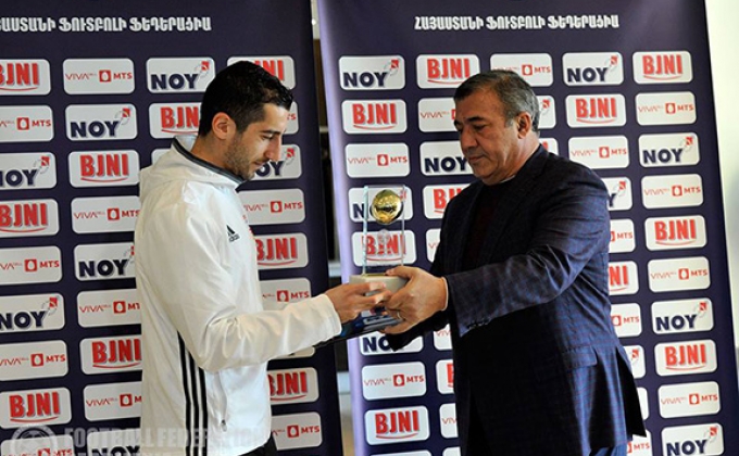 Mkhitaryan receives Armenia’s Best Player of the Year award