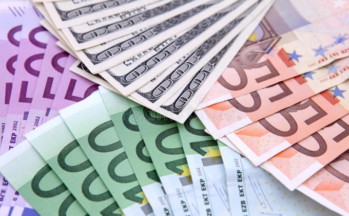 Dollar drops, euro gains some ground in Armenia