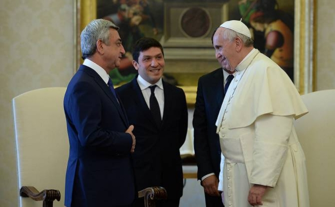 Pope Francis gives marble sculpture symbolizing peace as gift to Armenian President in Vatican
