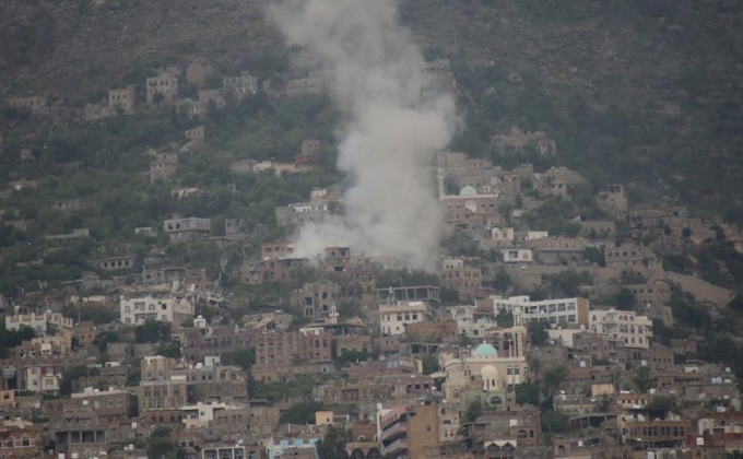 Арабская коалиция бомбит повстанцев на юге Йемена
