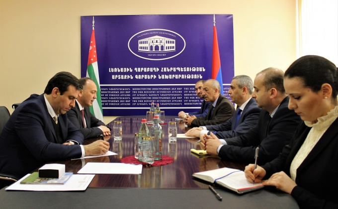 Министр иностранных дел Республики Арцах встретился со своим абхазским коллегой