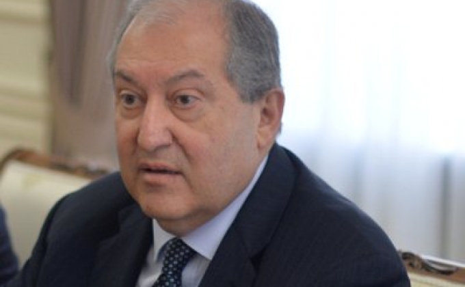 Президент Армении инициировал консультации между политическими силами республики
