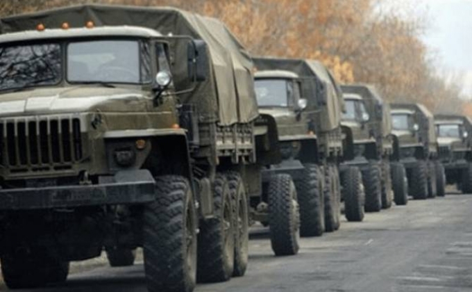 Street-blocking tactic of demonstrators causes on-duty military convoy to be blocked in traffic jam - report