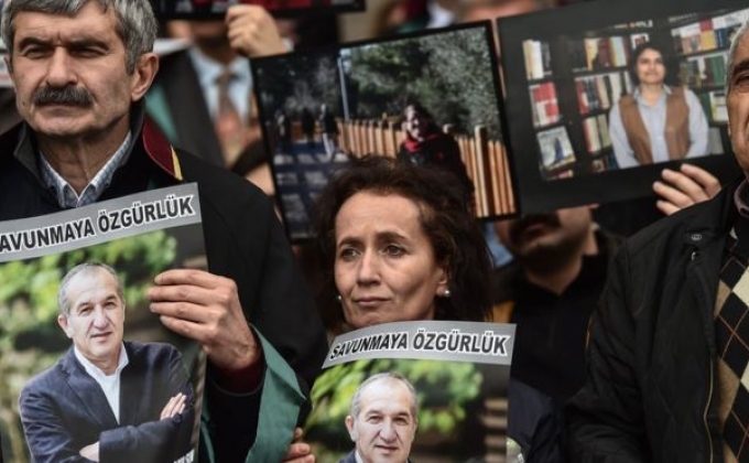 В Турции 13 оппозиционных журналистов получили тюремные сроки
