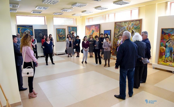 В Степанакерте прошла персональная выставка художника Арцаха (фото)