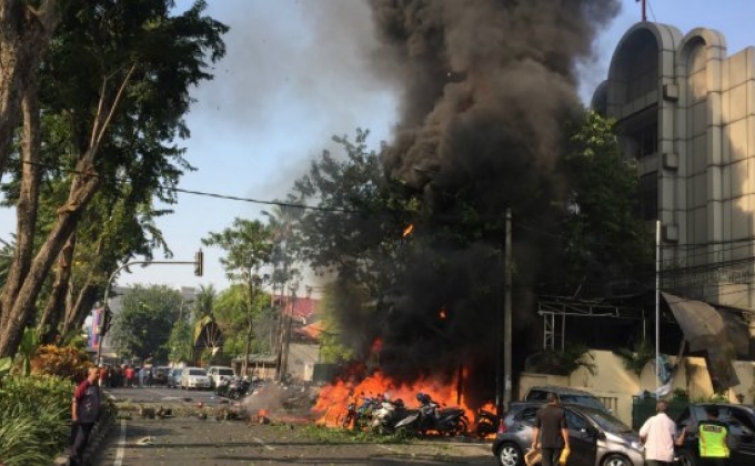 Two suicide bombers blow themselves up at Indonesian police HQ