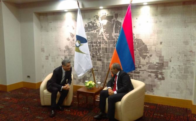 Armenian PM Nikol Pashinyan, EEC Chairman of the Board Tigran Sargsyan hold meeting in Sochi