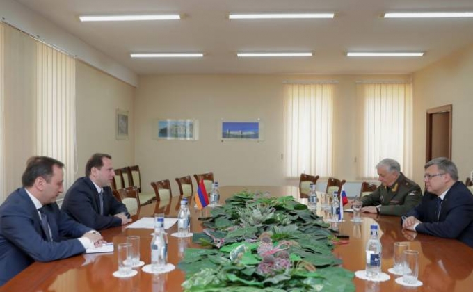  ՀՀ պաշտպանության նախարարն ընդունել է Հայաստանում ՌԴ դեսպանորդին և ռազմական կցորդին