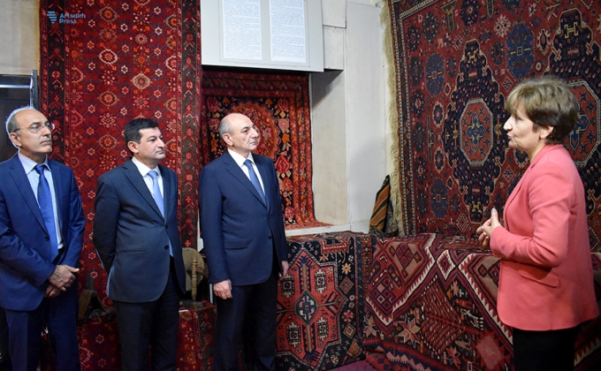 Бако Саакян посетил выставку ковров Арцаха