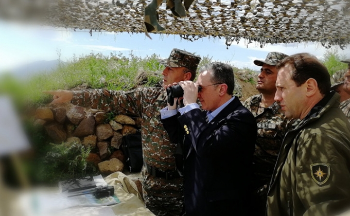 Defense, foreign ministers visit Armenia’s border in Nakhijevan direction