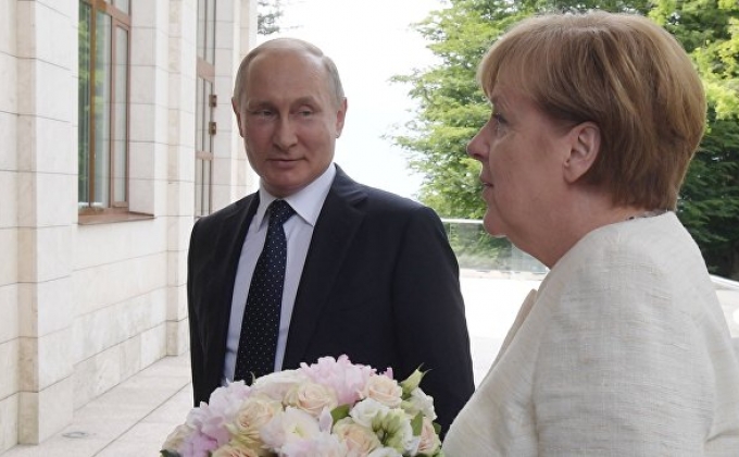 Путин обсудил с Меркель ситуацию вокруг иранской ядерной программы
