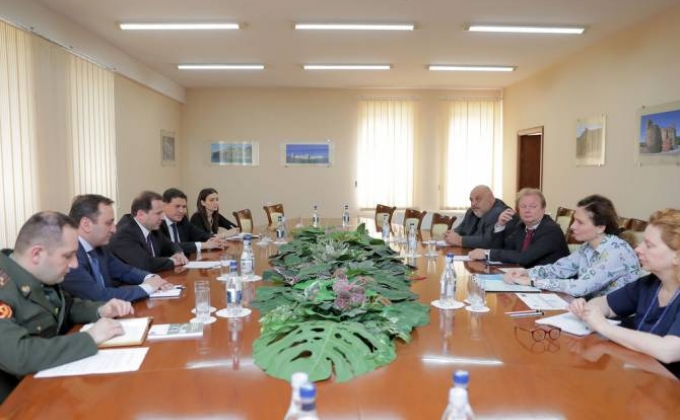 Armenia’s defense minister meets PACE co-rapporteurs in Yerevan