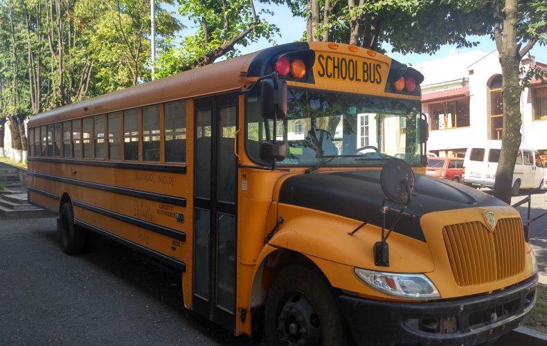 Ռուսաստանաբնակ    բարերարն     Արցախին   նվիրաբերել  է  դպրոցական   ավտոբուս    
