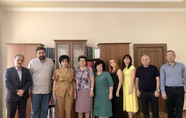 Министр ОНКС Анаит Акопян вручила благодарственное письмо Закару Кешишяну
