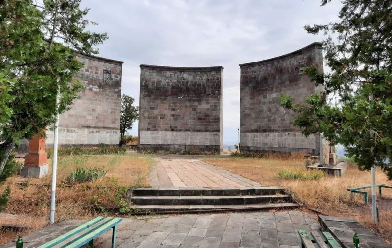 Azerbaijanis razed to the ground the Memorial of Glory perpetuating the memory of those fallen in the Great Patriotic War