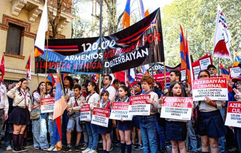 Սա ցեղասպանություն է. Արգենտինայի հայ համայնքը Ադրբեջանի դեսպանության դիմաց ակցիայով դատապարտել է Արվախում էթնիկ զտումները
