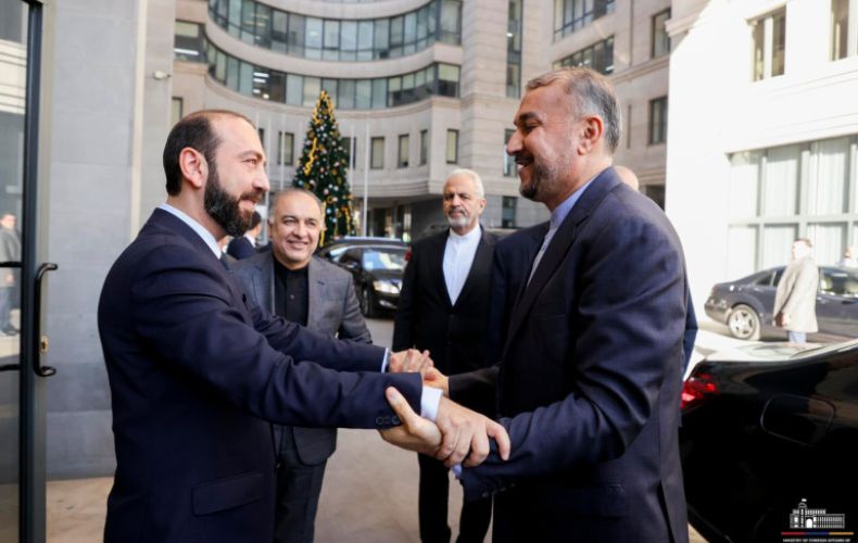 Armenian, Iranian foreign ministers hold talks in Yerevan