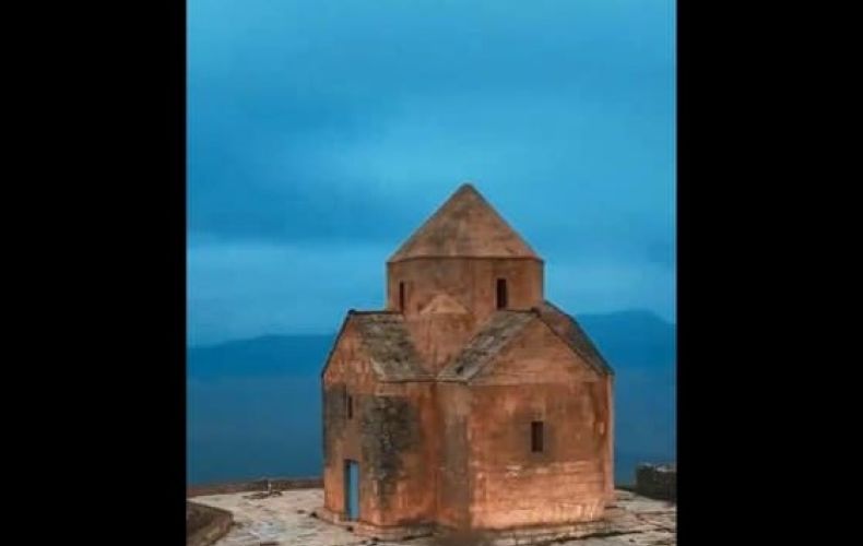 Азербайджанцы сняли крест с церкви Ванкасар в Арцахе