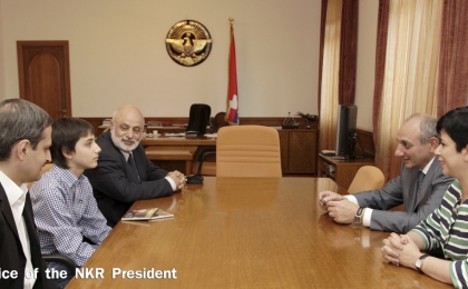 Президент НКР принял юного талантливого певца Феликса Карамяна