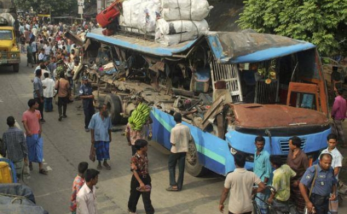 В Бангладеш неизвестные подожгли автобус: погибли 7 человек, еще 15 ранены