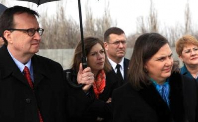 Victoria Nuland visited the Armenian Genocide victims Memorial