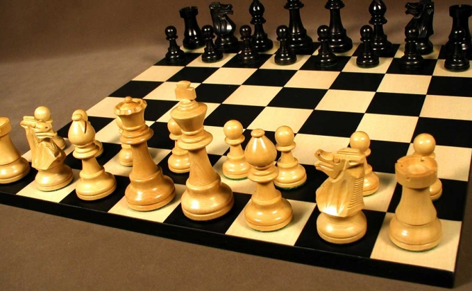 Даниэлян и Мкртчян начали игры первенства мира по шахматам с ничьих