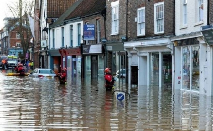 UK floods: David Cameron to visit swamped communities