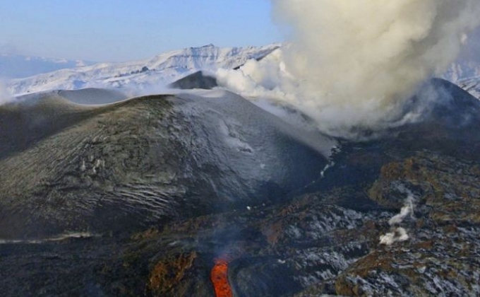 Pavlof  Volcano in Alaska still erupting, sending ash plume up to 37,000 feet