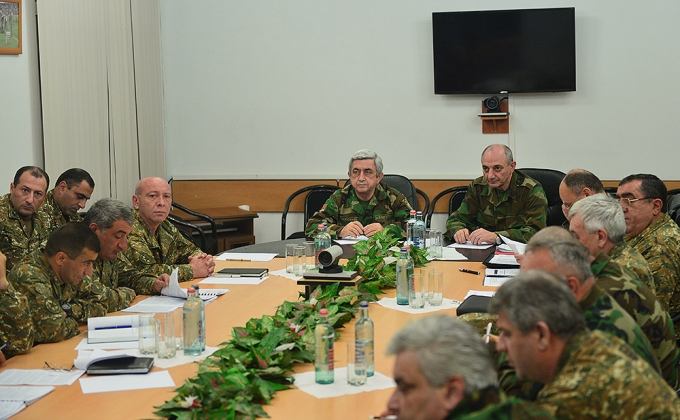 ԼՂՀ և ՀՀ նախագահները Ստեփանակերտում խորհրդակցություն են անցկացրել բանակի բարձրագույն սպայական կազմի հետ