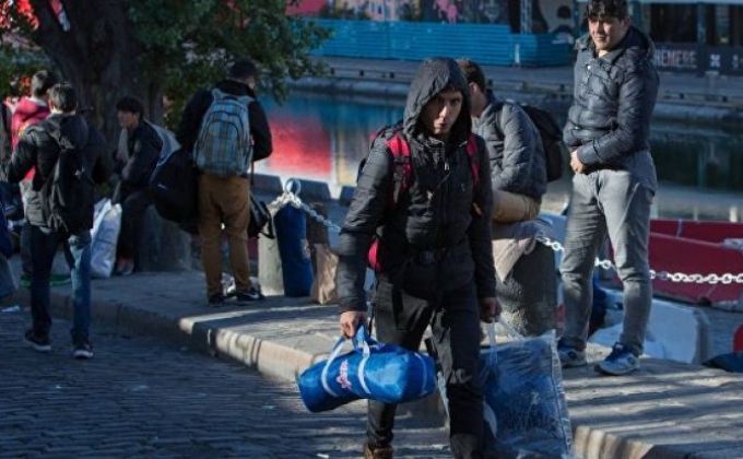 Police start evacuating Paris migrant camp on heels of  Calais closure