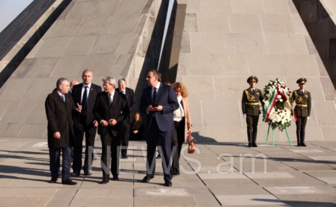 Глава МИД Италии почтил память жертв Геноцида армян