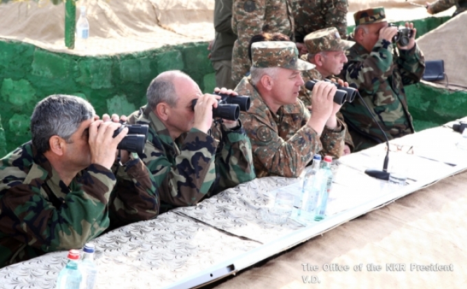  Президент  Бако Саакян наблюдал за военными учениями Армии обороны