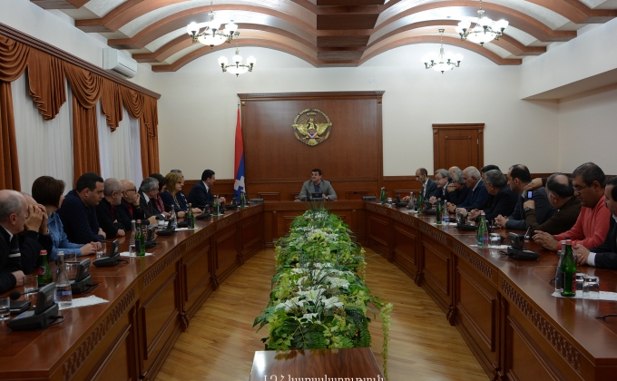 NKR Prime Minister Arayik Harutyunyan met with intellectuals from Armenia