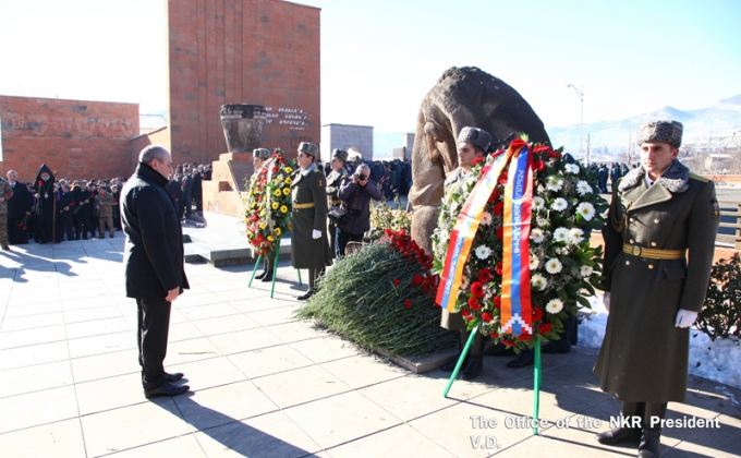 Президент НКР возложил венок к памятнику безвинным жертвам Спитакского землетрясения