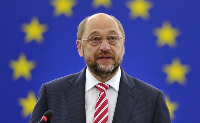 Schulz calls Trump 'un-American', warns against lifting Russia sanctions