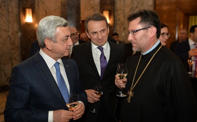 Президент Армении Серж Саргсян в Брюсселе провел встречу с представителями деловых кругов армянской общины