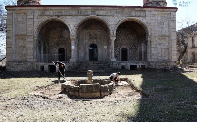 В персидской  «Верхней мечети» г. Шуши проводятся археологические раскопки (фото)

