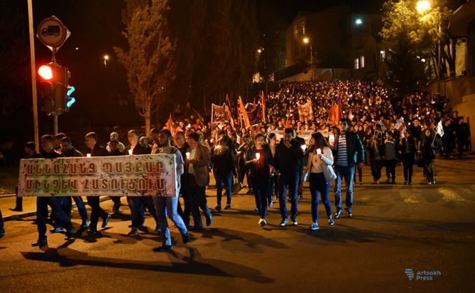 В Степанакерте прошло   факельное шествие в связи со 102-й годовщиной Армянского Геноцида (фото)