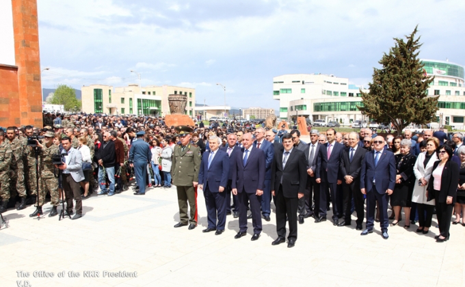 Bako Sahakyan honors Armenian Genocide victims