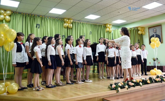 An accounting concert was held on Stepanakert music school after Komitas