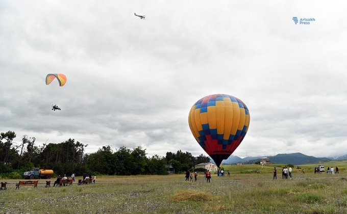 На территории Степанакертского аэропорта был организован воздушный фестиваль