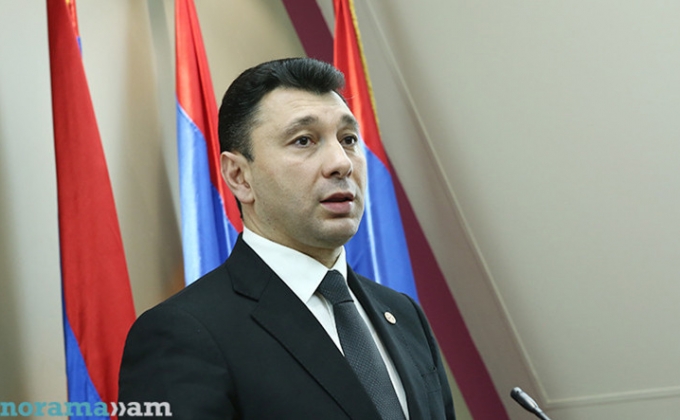 Делегация во главе с вице-спикером парламента Армении Э.Шармазановым отбыла в Чехию