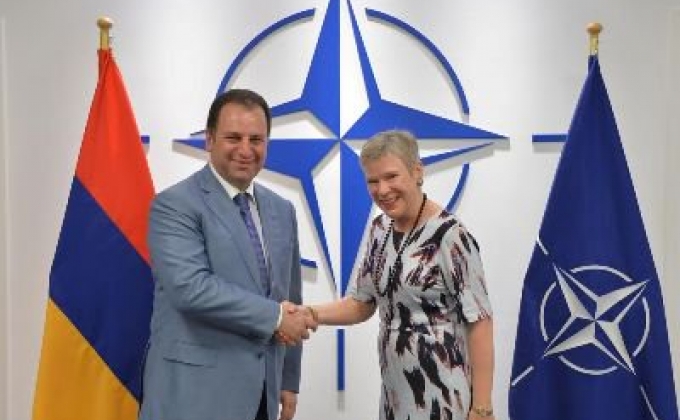 Министр обороны Армении обсудил в Брюсселе вопросы сотрудничества с НАТО