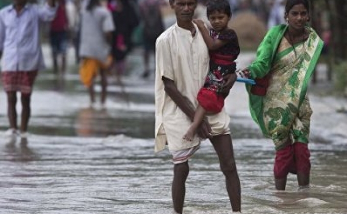 Floods kill more than 100 people in North India