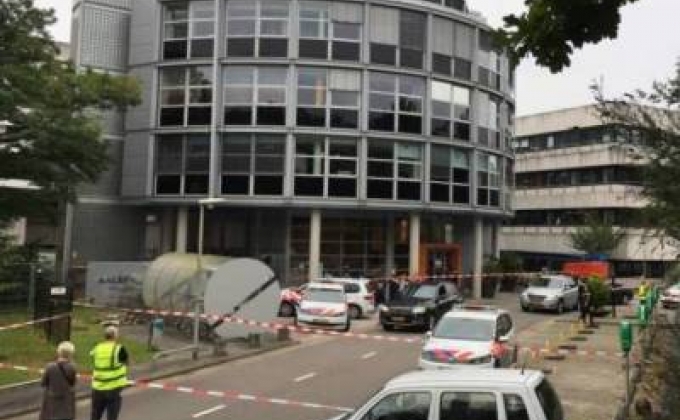Hostages held at Dutch radio station