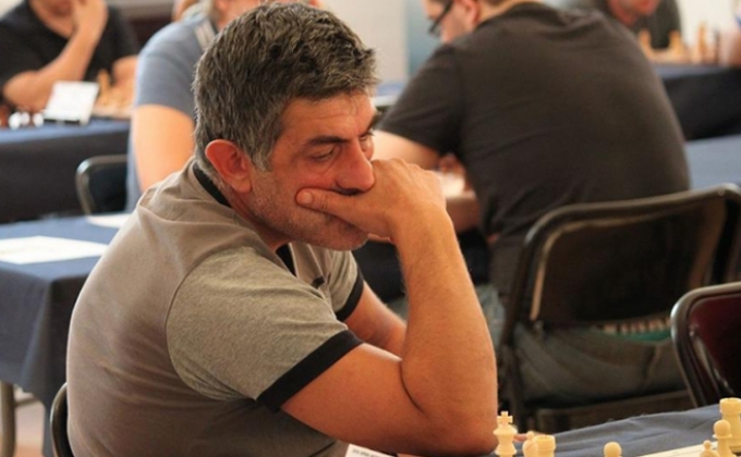 Шахматист из Армении Карен Мовсисян единолично лидирует на турнире в Испании