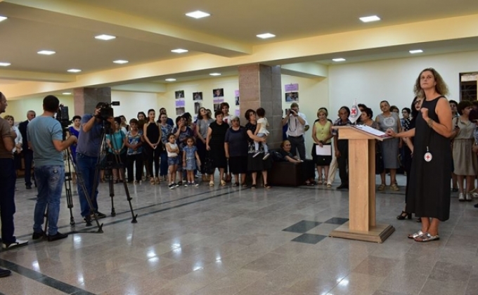 В Степанакерте открылась выставка, посвященная Дню памяти без вести пропавших
