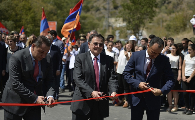 Открылась дорога Варденис-Мартакерт: на церемонии открытия присутствовал президент Армении Серж Саргсян
