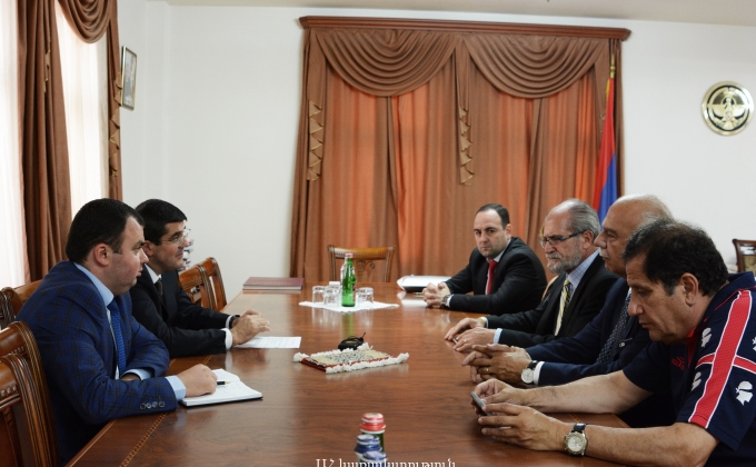 Arayik Haroutyunyan hosts delegation of Armenian community of Toronto